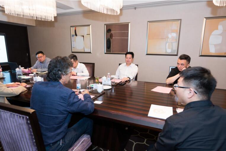 集团党委副书记、副董事长、总经理杨川会见维尼奥拉艺术研究中心创始人皮耶罗·洛卡瑟卡教授一行