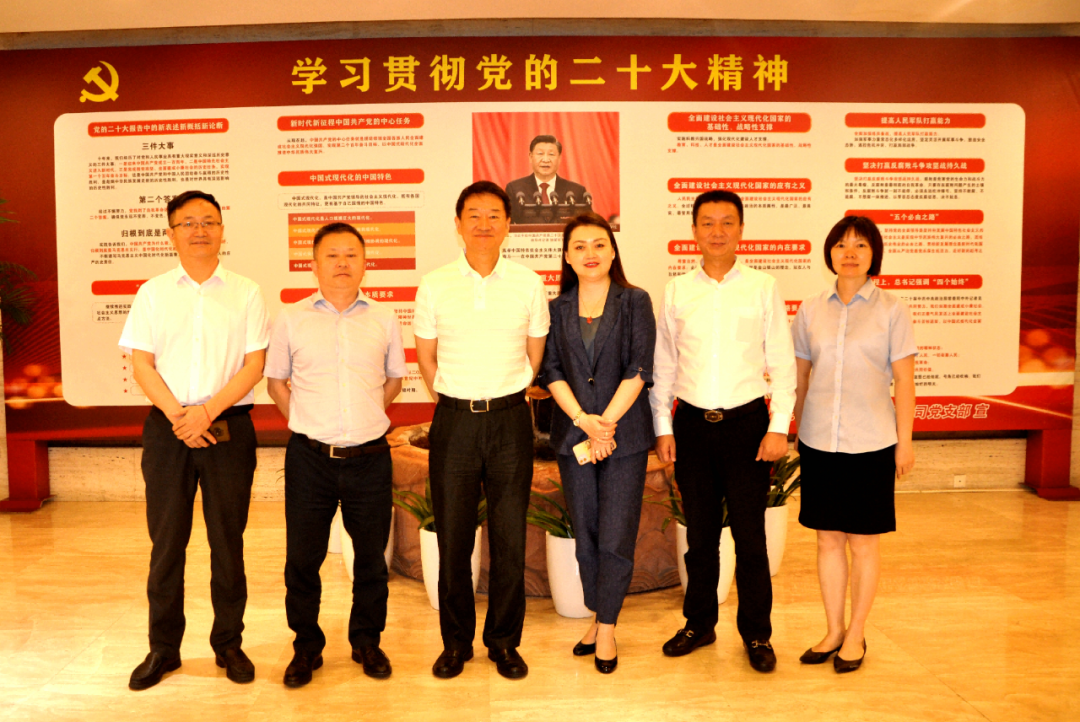 四川尊龙凯时集团党委书记、董事长任丁调研花园宾馆