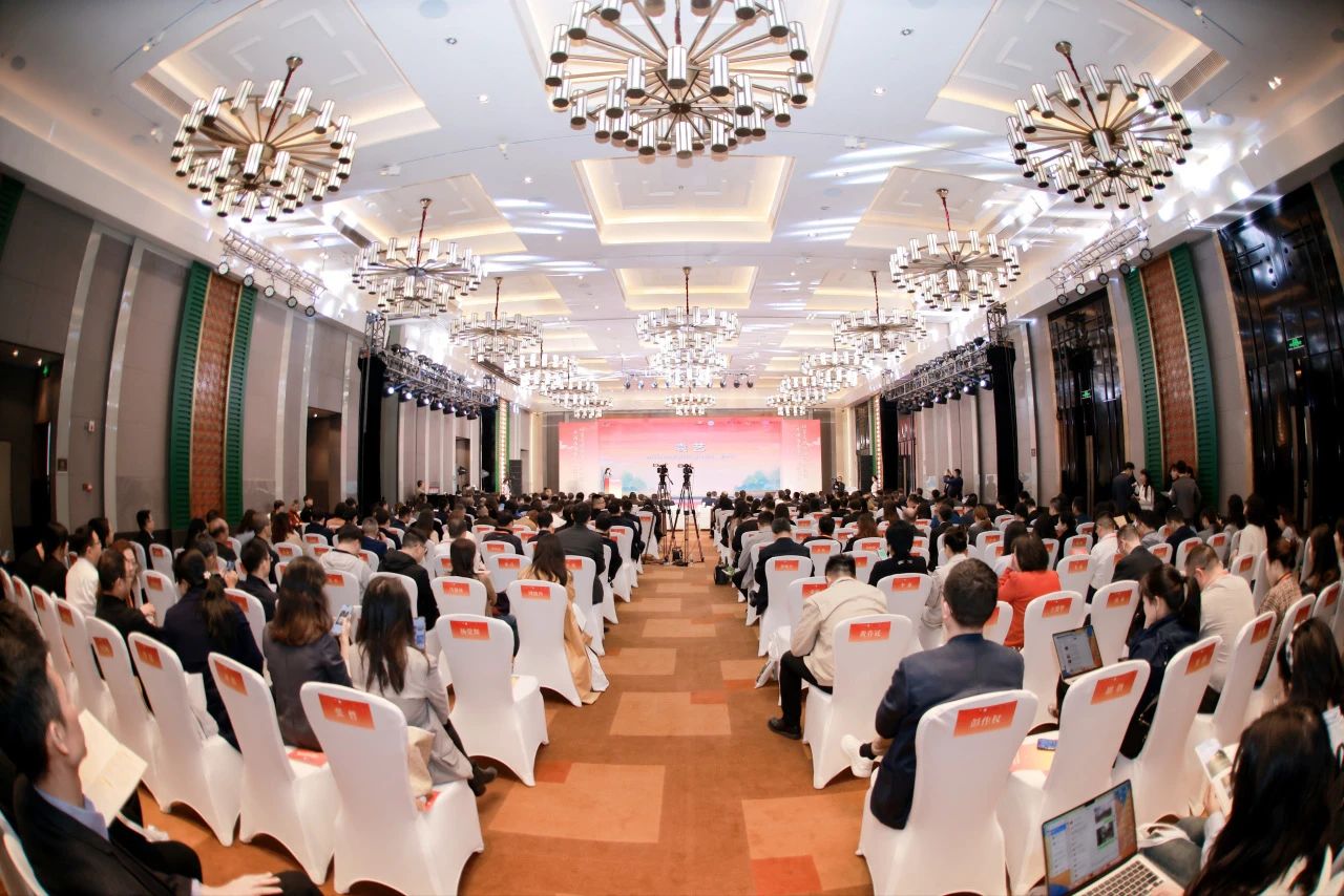 川渝文化旅游企业联盟、四川省文化旅游企业联盟2023年会在蓉开幕 游勇主持活动开幕式