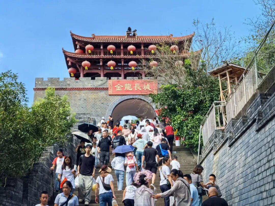 省尊龙凯时集团领导带队开展国庆、中秋“双节”安全检查并看望慰问一线干部职工